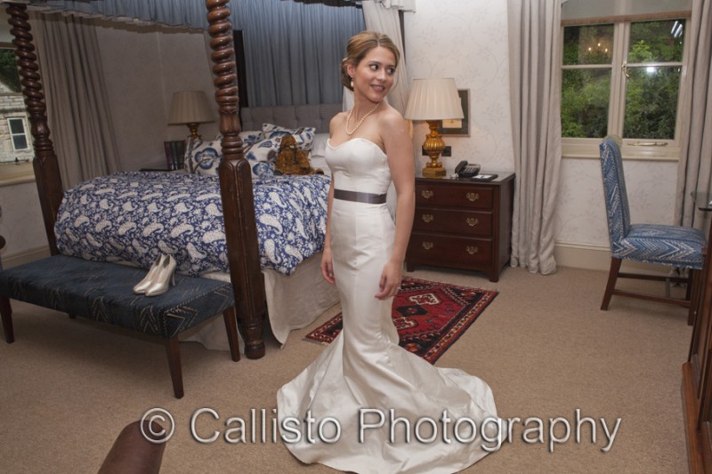 bride in mermaid dress and four poster