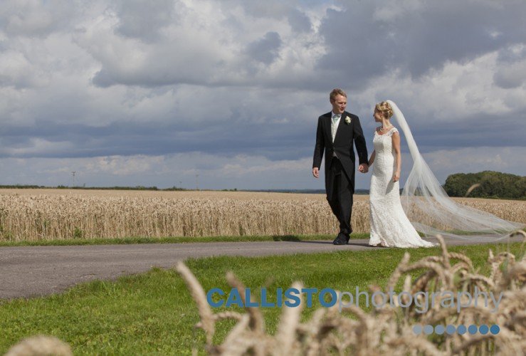 Kingscote Barn Wedding Photographer – Rebecca & Chris